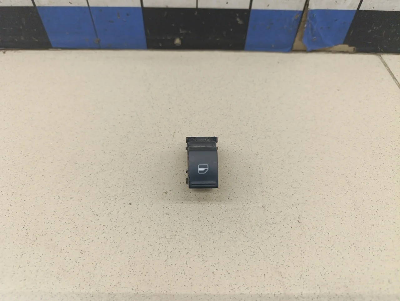 Кнопка стеклоподъемника Passat [B6] 2005-2010