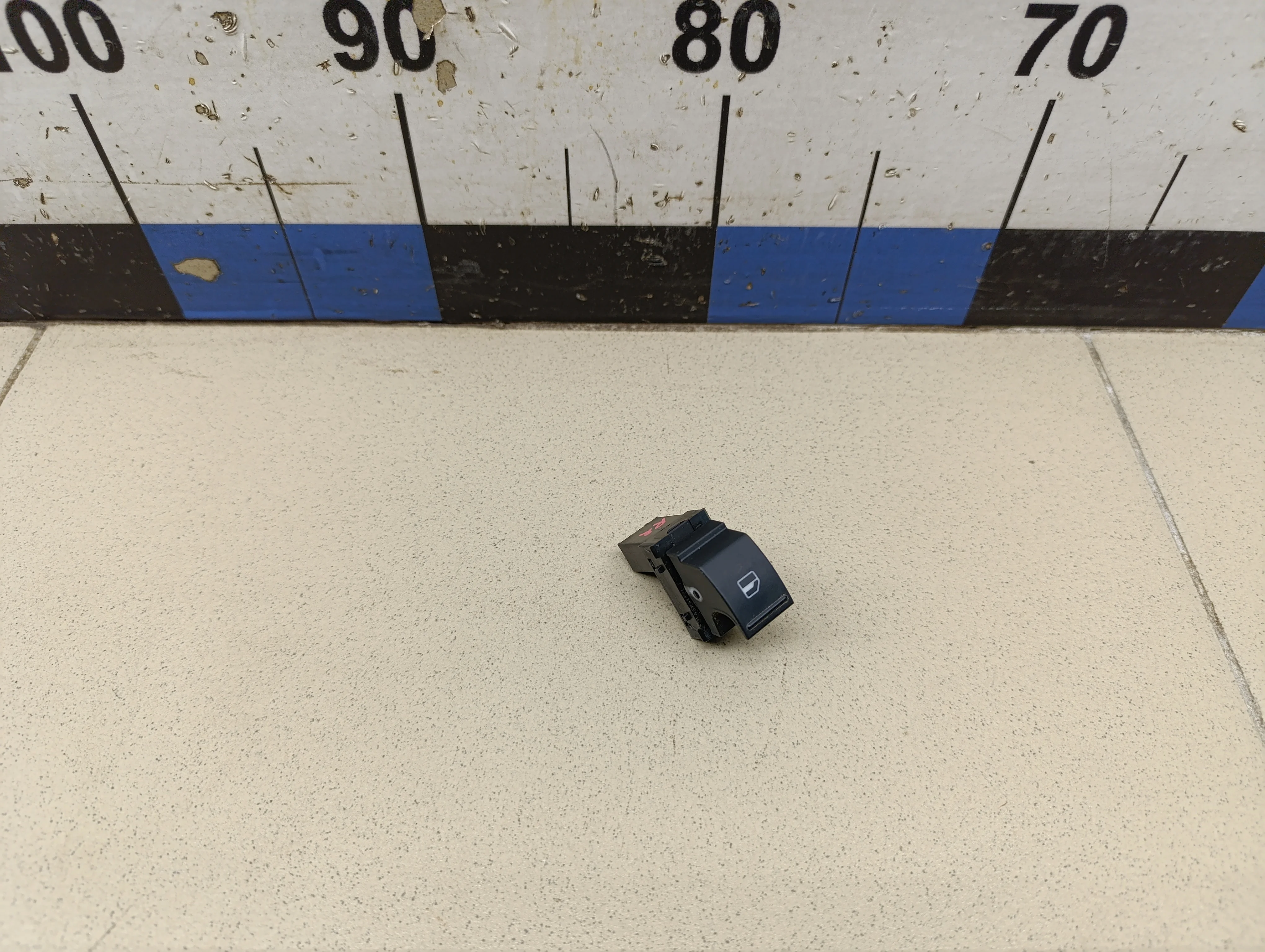 Кнопка стеклоподъемника Passat [B6] 2005-2010