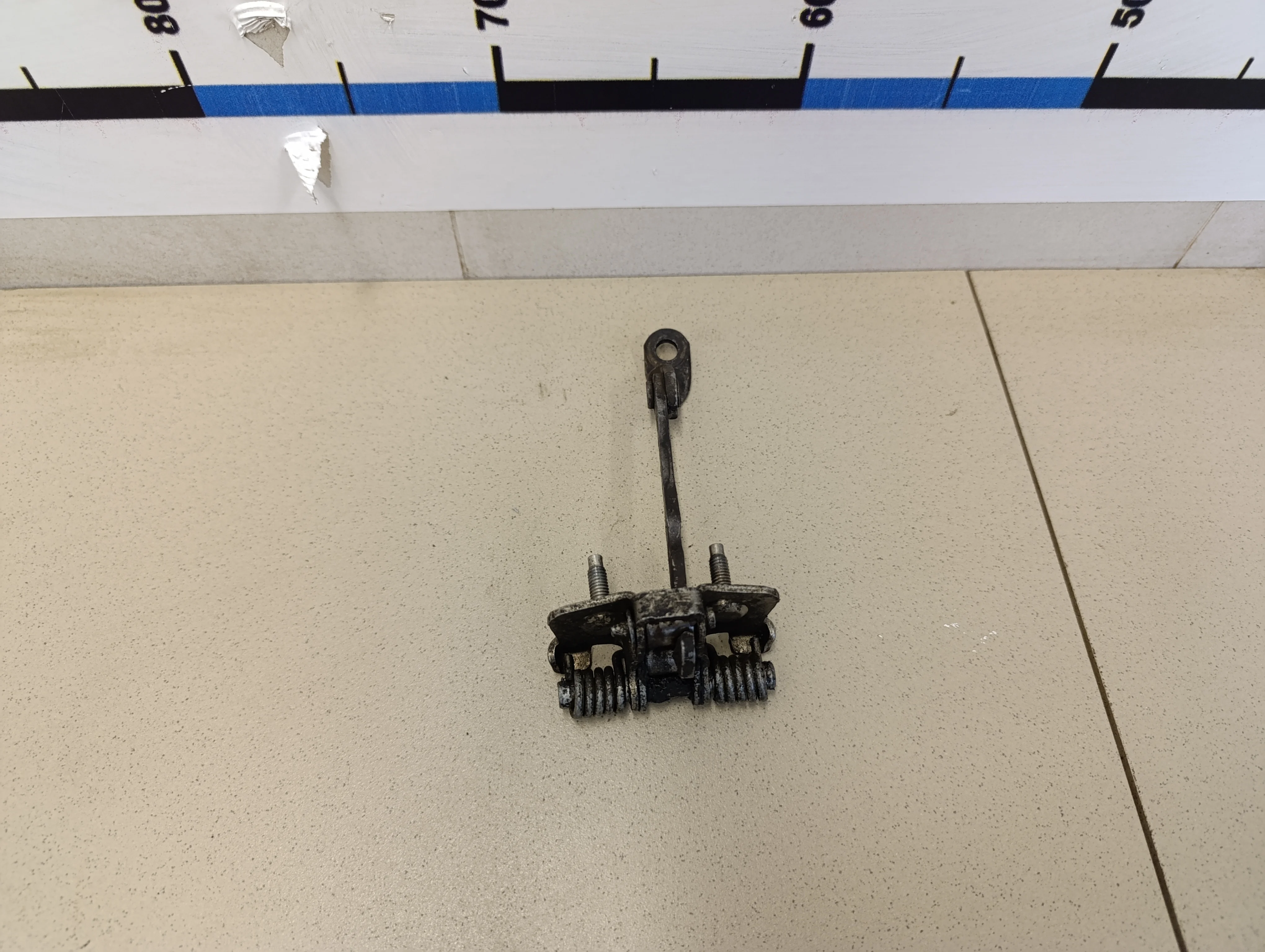 Ограничитель двери Logan 2005-2014