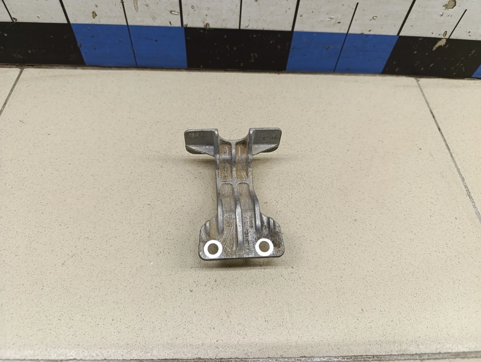 Кронштейн (сопут. товар) Polo (Sed RUS) 2011>