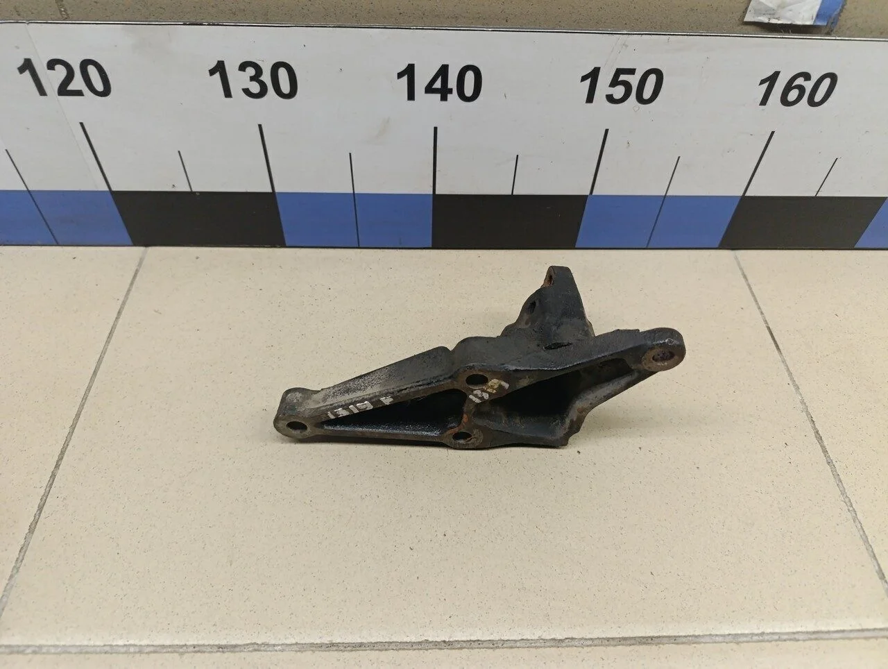 Кронштейн двигателя правый Avensis II 2003-2008