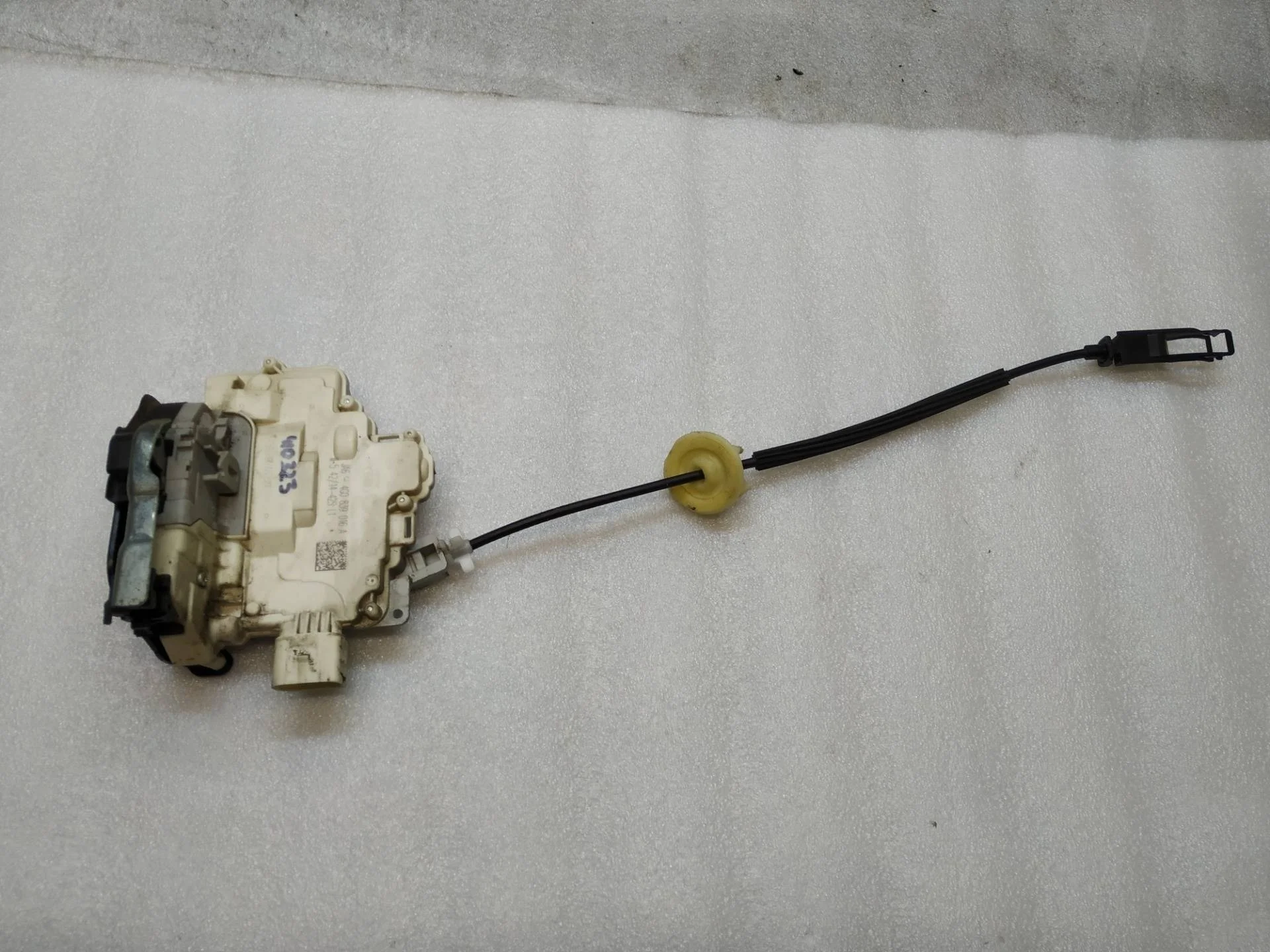 замок двери задней правой Volkswagen Touareg 2 7P6 2015