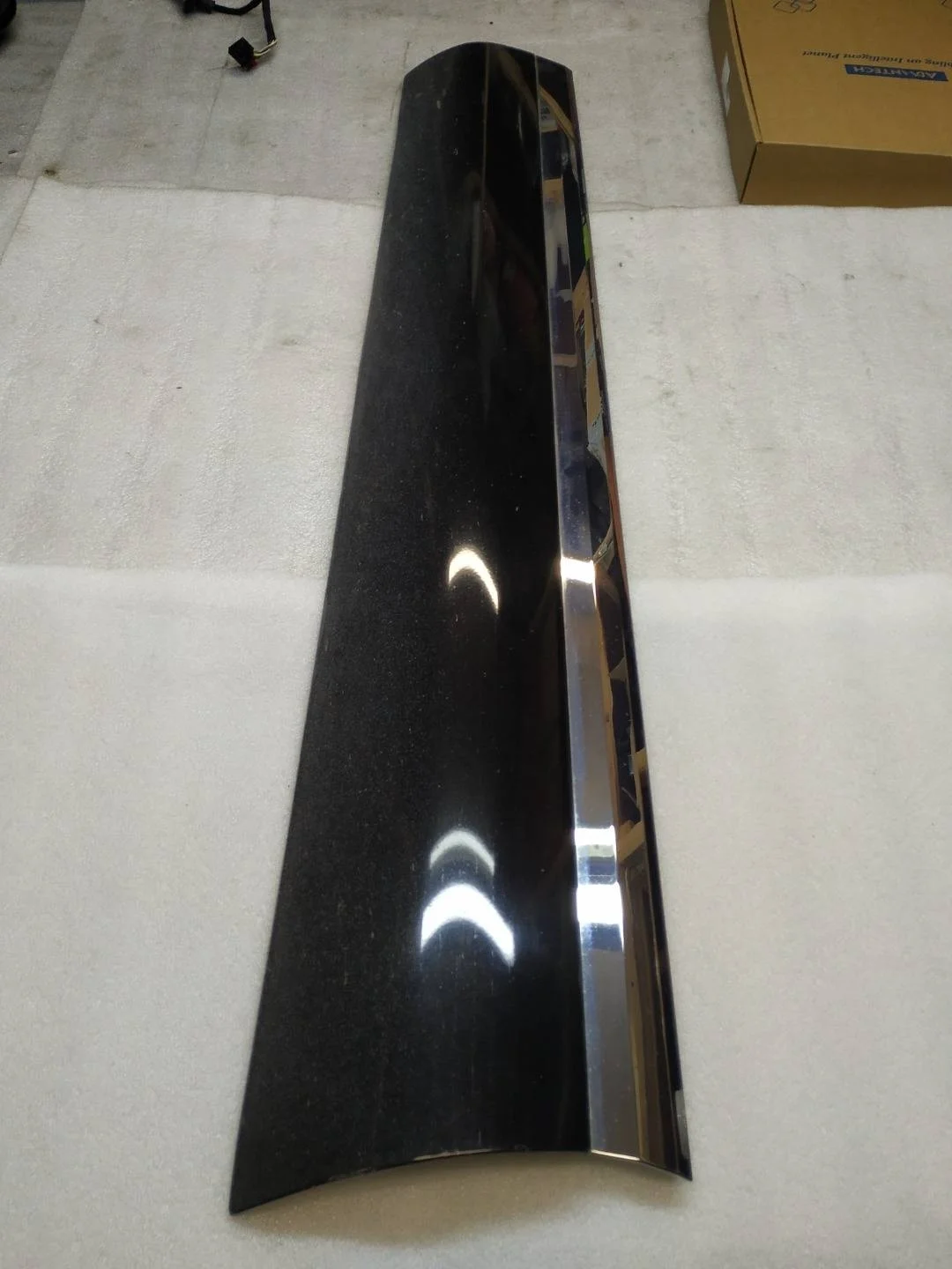 накладка двери передней левой Volkswagen Touareg 2 7P6 2011