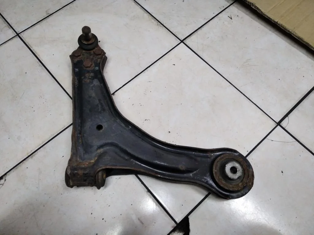 Рычаг передний нижний правый Mercedes-Benz