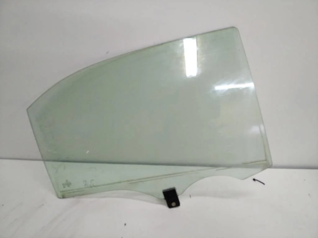 Стекло заднее правое Mercedes-Benz