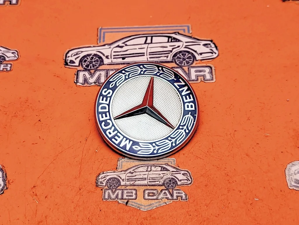 Эмблема ( шильдик ) Mercedes-Benz