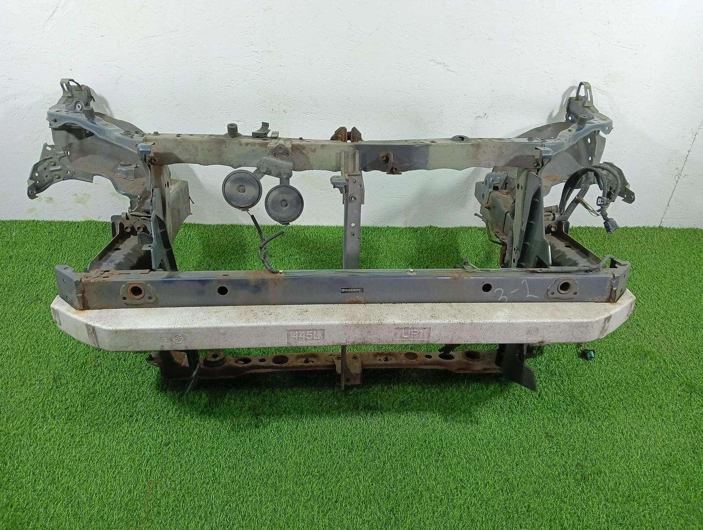 передняя панель (телевизор) Toyota Avensis 2.0 дизель 2009