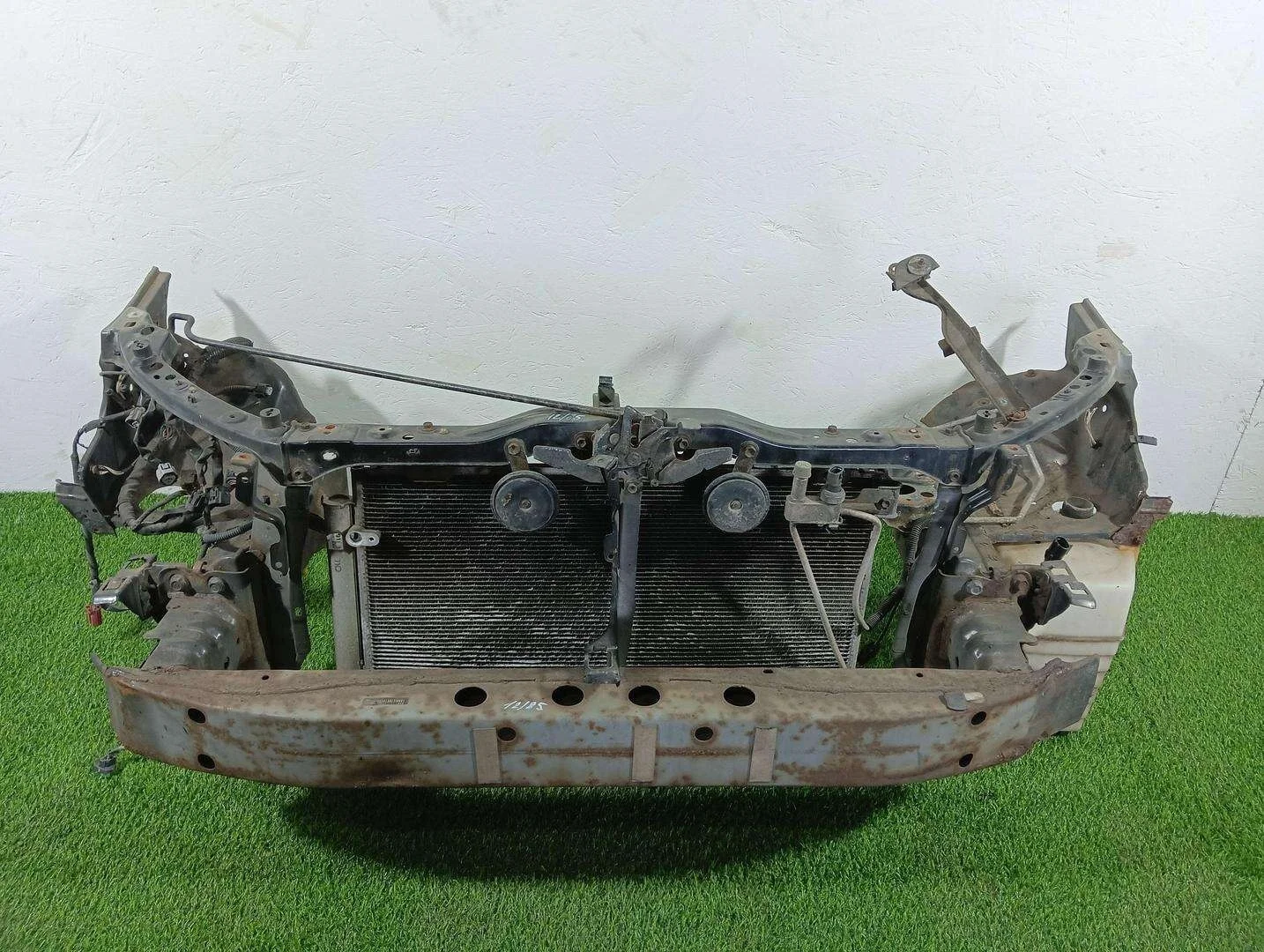 передняя панель (телевизор) Toyota Avensis 1.8 бензин 2008