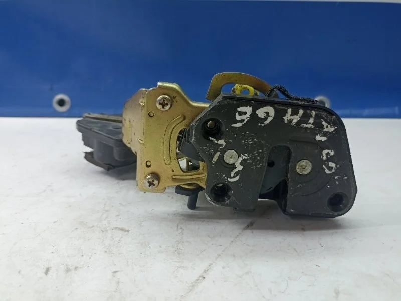 Замок двери Kia Sportаge Ii 2004 - 2010 814111F010, задний левый