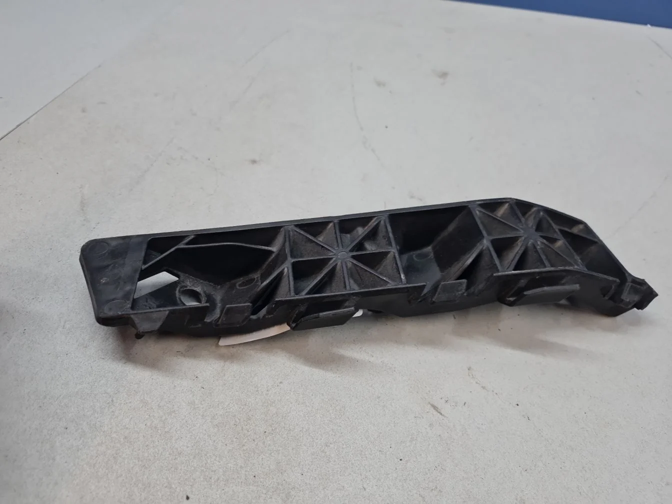 Кронштейн бампера переднего правый для KIA Sportage 2015-2021