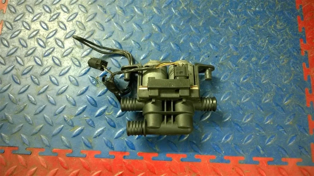 клапан отопителя BMW X5 E53  M54B30 231 лс 3.0i