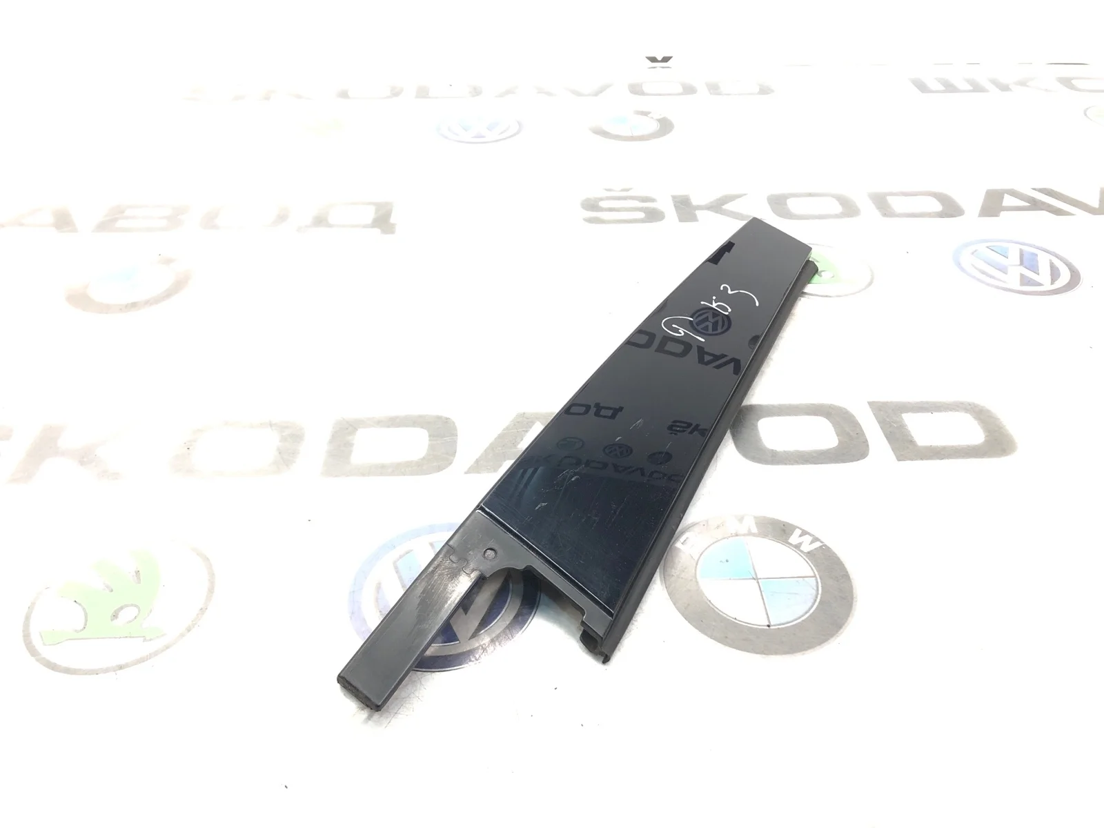 Накладка двери декоративная Volkswagen Passat 2018 3G0839902T041 B8 2.0 DFGA, задняя правая