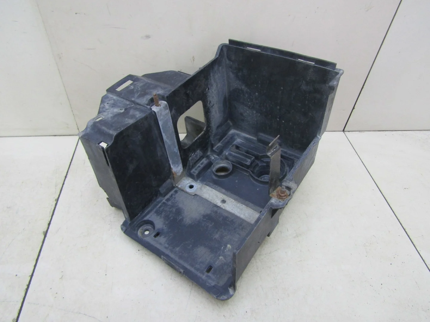 Крепление АКБ (корпус/подставка) Ford Focus II 2005-2008  [1402455]  1,6 SIDA в Вологде