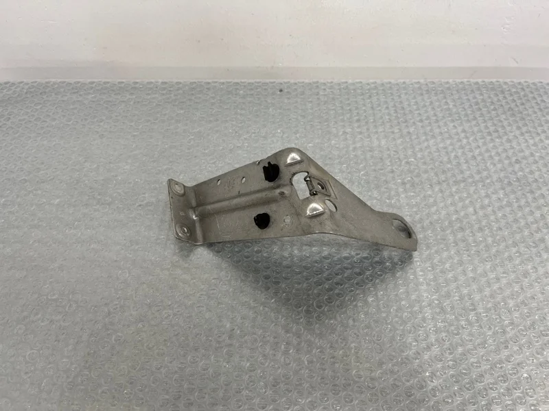 Кронштейн экрана моторного отсека Bmw X5 2010 51717188836 E70 N55B30, передний правый