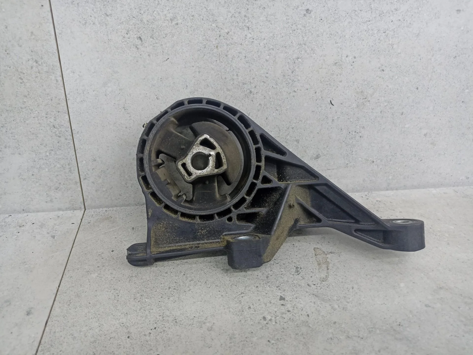 Подушка крепления двигателя передняя Opel Astra