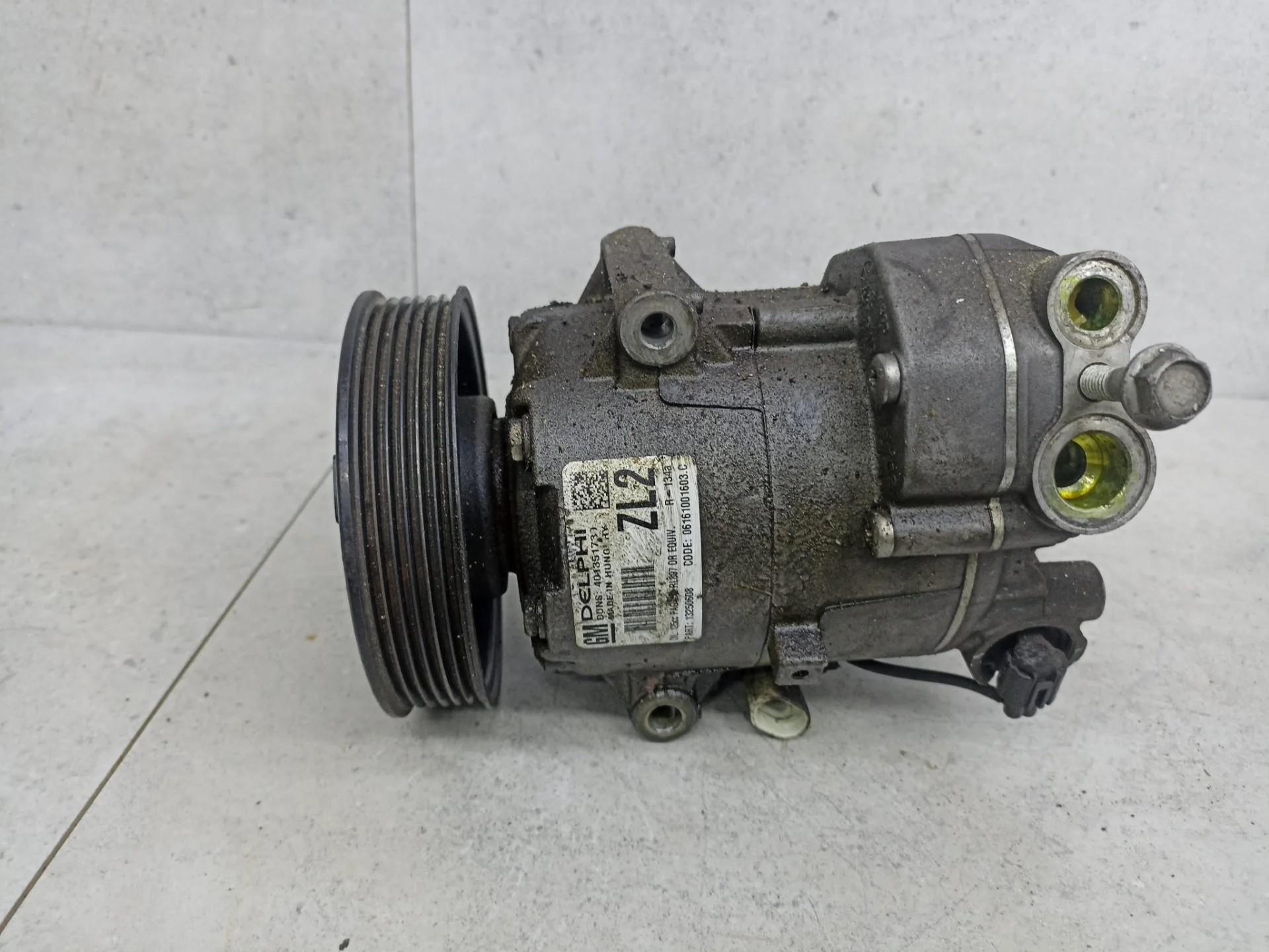 Компрессор кондиционера Opel Astra J 2012 13250608