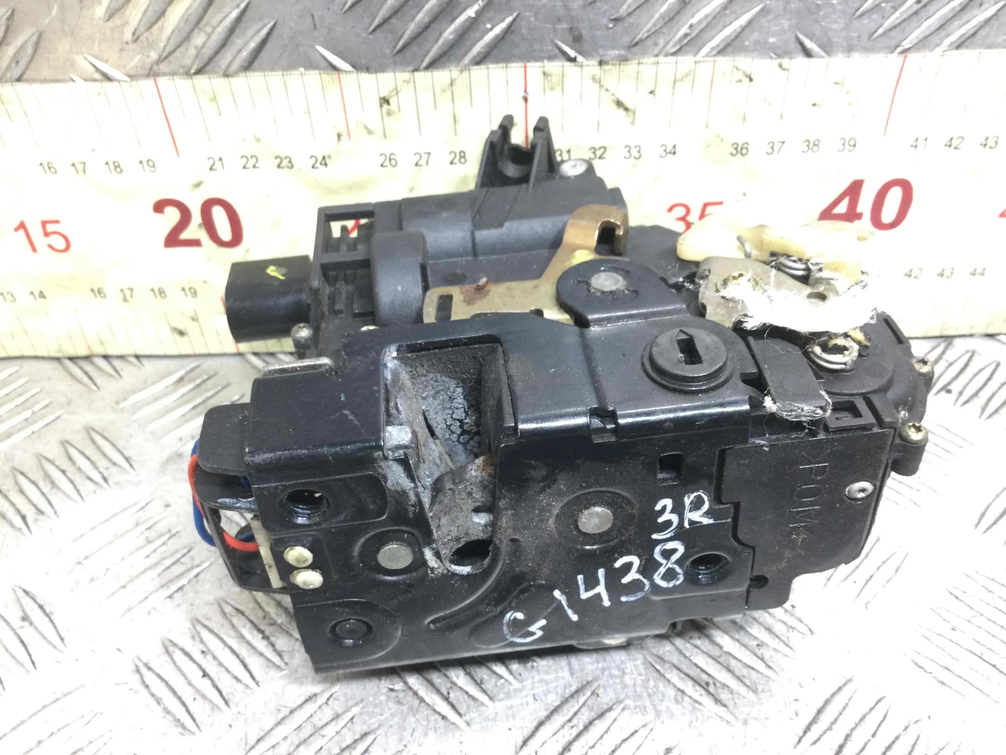 Замок двери задней правой Volkswagen Golf 4 поколение (1997-2004) бензин 1.4 i Механика Универсал