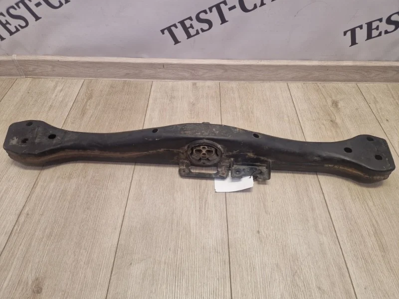 Балка крепления раздатки VW Touareg 2003-2010 7L