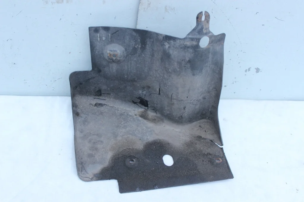 Пыльник моторного отсека трещина Opel Astra H