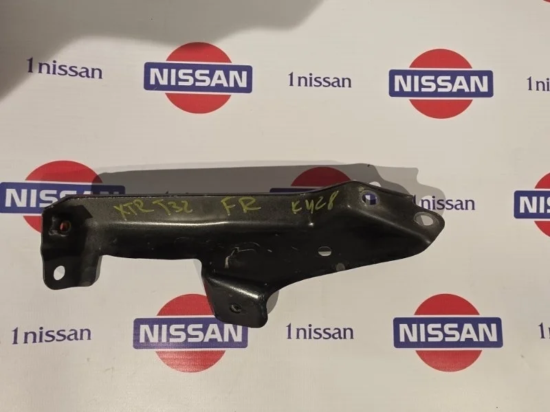 Кронштейн кузовной Nissan X Trail 2017 F41C04CLAA T32 M9R, передний правый