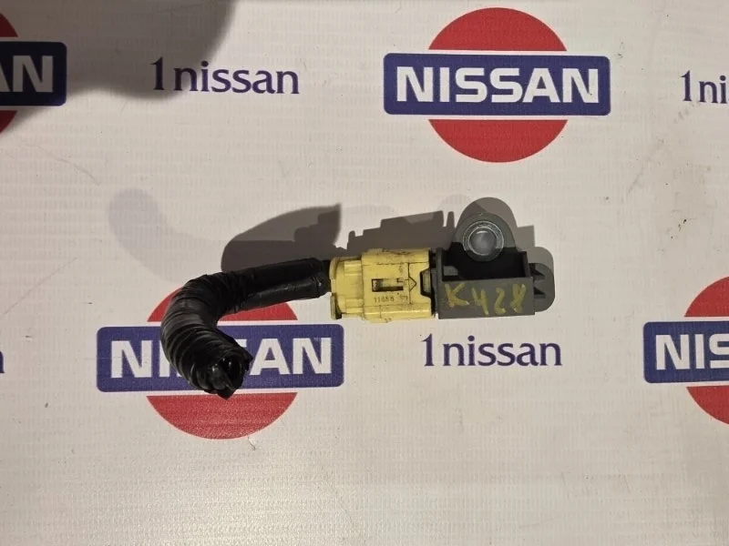 Датчик удара Nissan X Trail 2017 K85813RA0A T32 M9R, передний