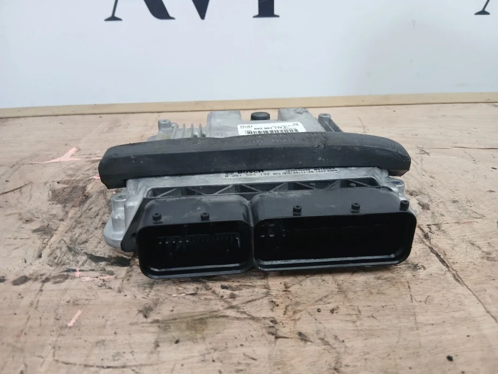 Блок управления двигателем Audi A4 B8 CDN
