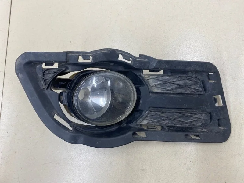 Фара противотуманная правая Volkswagen Tiguan 1