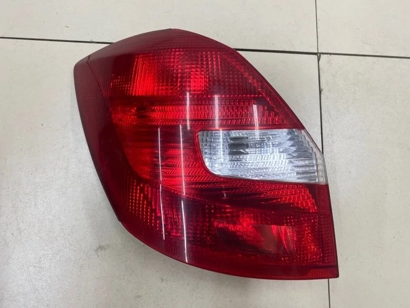 Фонарь задний левый Skoda Fabia 2