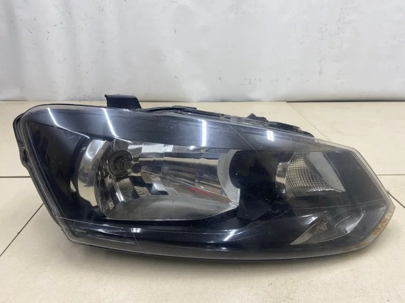 Фара правая Volkswagen Polo 5