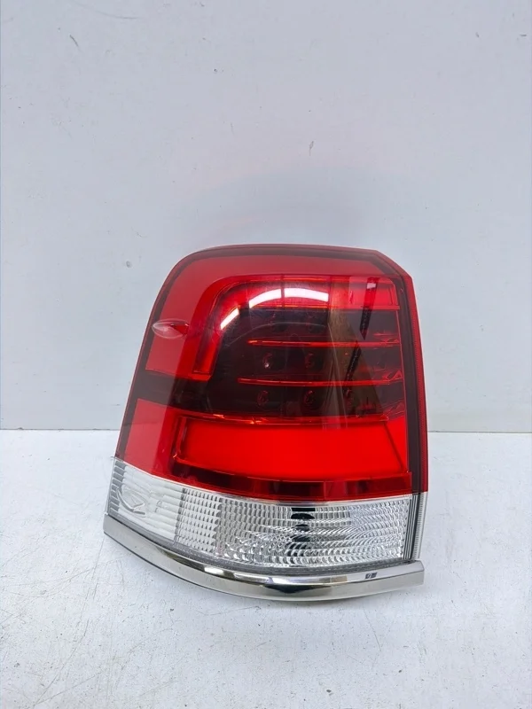 Фонарь Toyota Land Cruiser 2016- 200