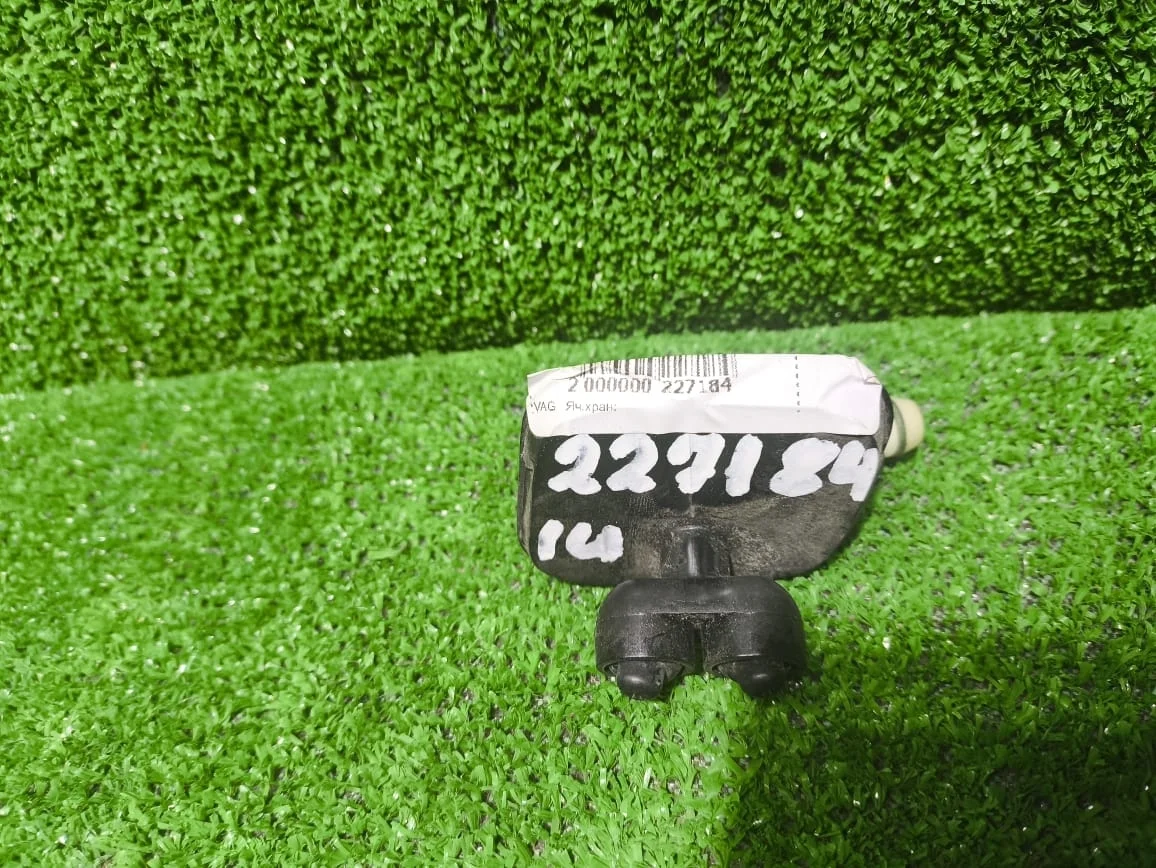 Форсунка омывателя фары SKODA OCTAVIA 1U 2001- левая Б/У OCTAVIA 1U(1997-2009)