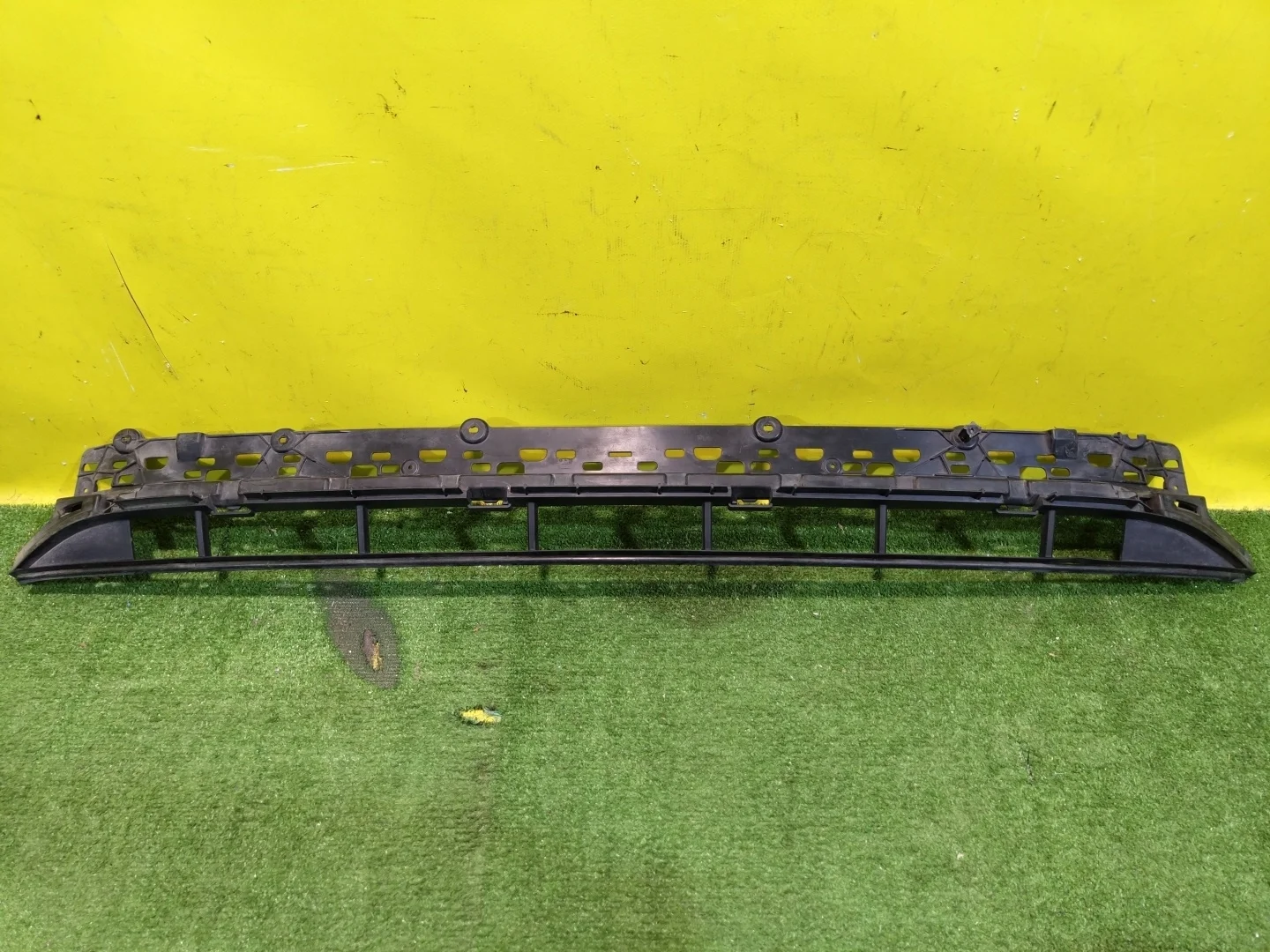 Решетка в бампер нижняя  Audi Q8 2019 4M8807647D 25982