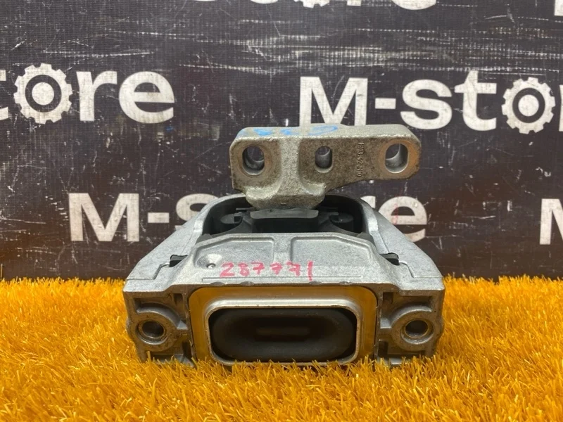 Подушка двигателя Audi A3 2010 1K0199262CF 8P CAXC, правая