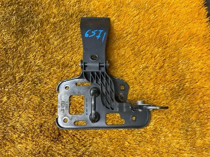 Замок капота Audi Q5 2013 8R0823480A 8R CNCD