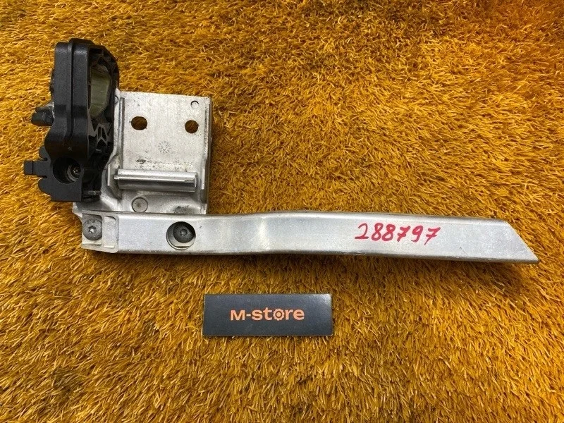 Кронштейн радиатора Bmw 7-Series 2009 51117186513 F02 N63B44A, левый