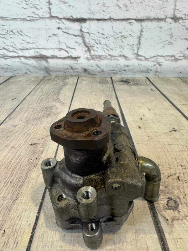 Насос гидроусилителя руля гур Skoda Octavia 2009 A5