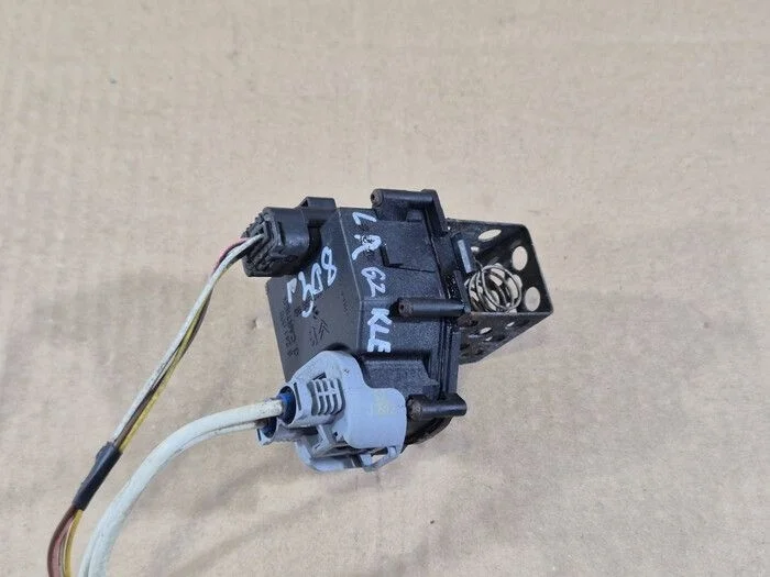 Резистор вентилятора радиатора Peugeot 308 I рестайлинг (2011—2015)