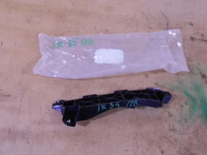 Кронштейн переднего бампера левый Hyundai ix35 I (2009—2013)