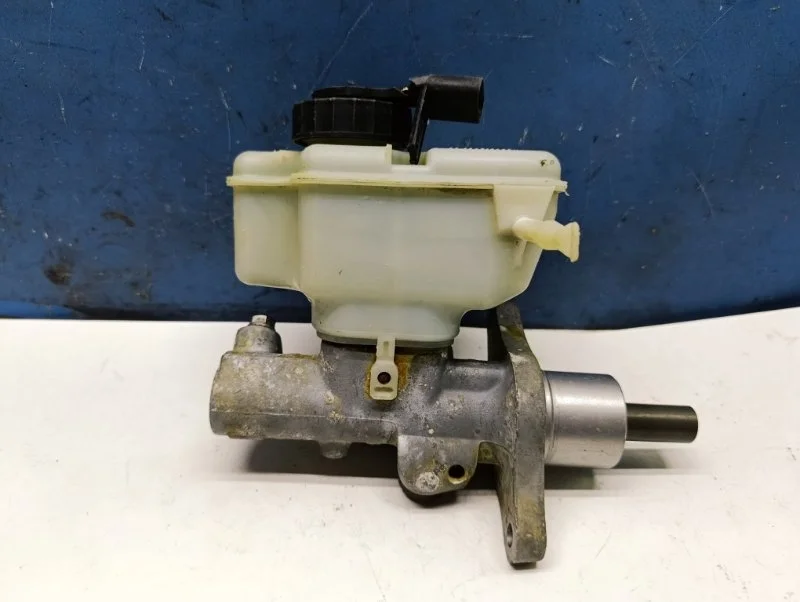 Цилиндр главный тормозной с бачком Audi A3 2004-2013 1K1614019K 8PA