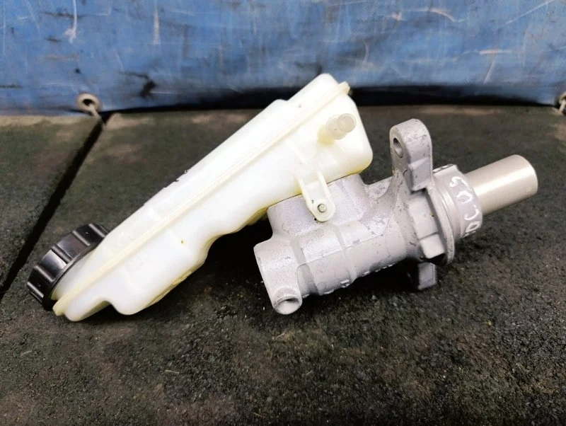 Цилиндр главный тормозной с бачком Ford Focus 3 2011-2019 1844832