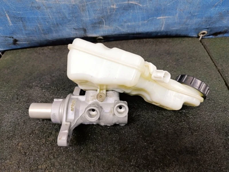 Цилиндр главный тормозной с бачком Ford Focus 3 2013 1844832 1.6 PNDA