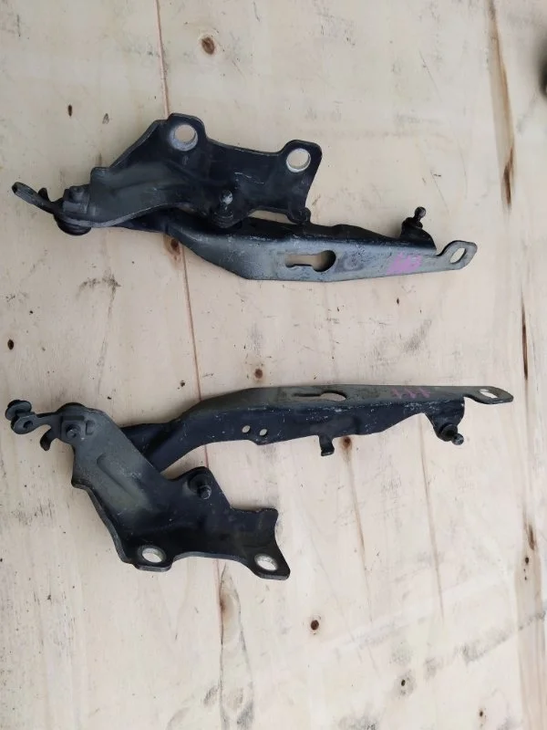 Петля капота Volvo XC70 2007-2013