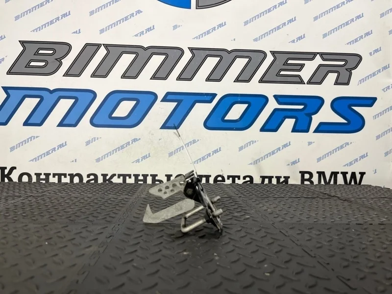 Крюк замка капота Bmw 550Ix 2014 51237183764 F10 N63B44B, правый