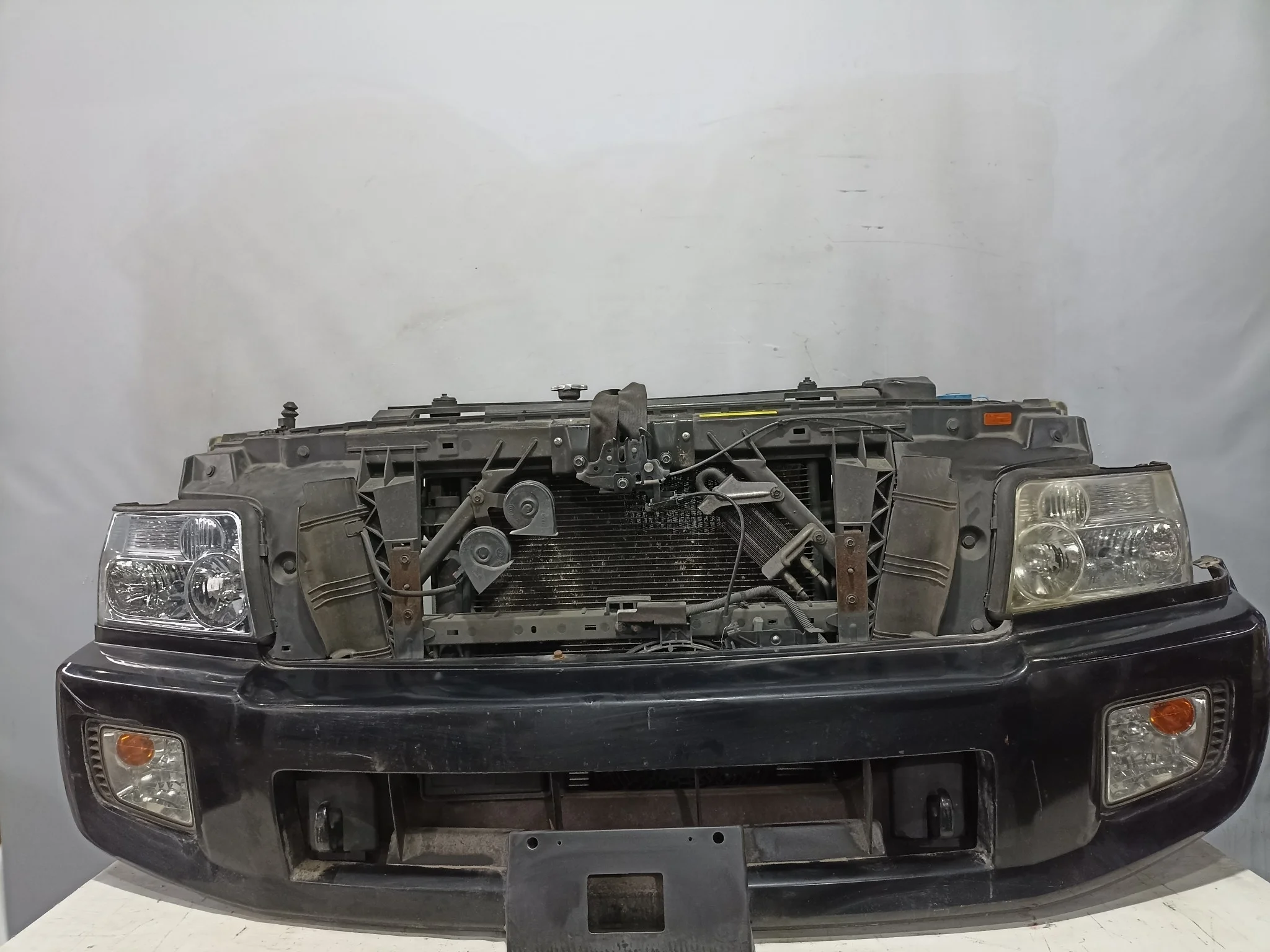 NOSECUT INFINITI QX56 JA60 620227S625 черный DY554