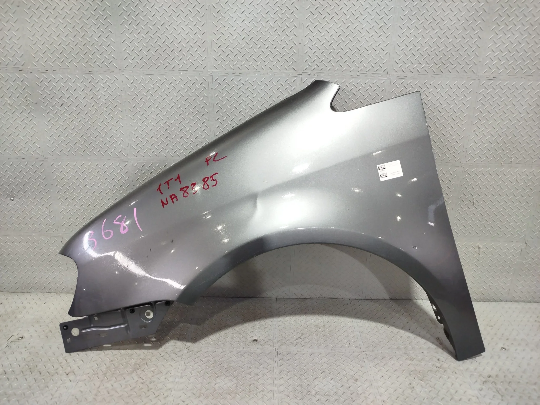 КРЫЛО VOLKSWAGEN TOURAN 1T1 1T0821021A ПЕРЕДНЕЕ ЛЕВОЕ 1 МОДЕЛЬ серый, LD7X NA8385