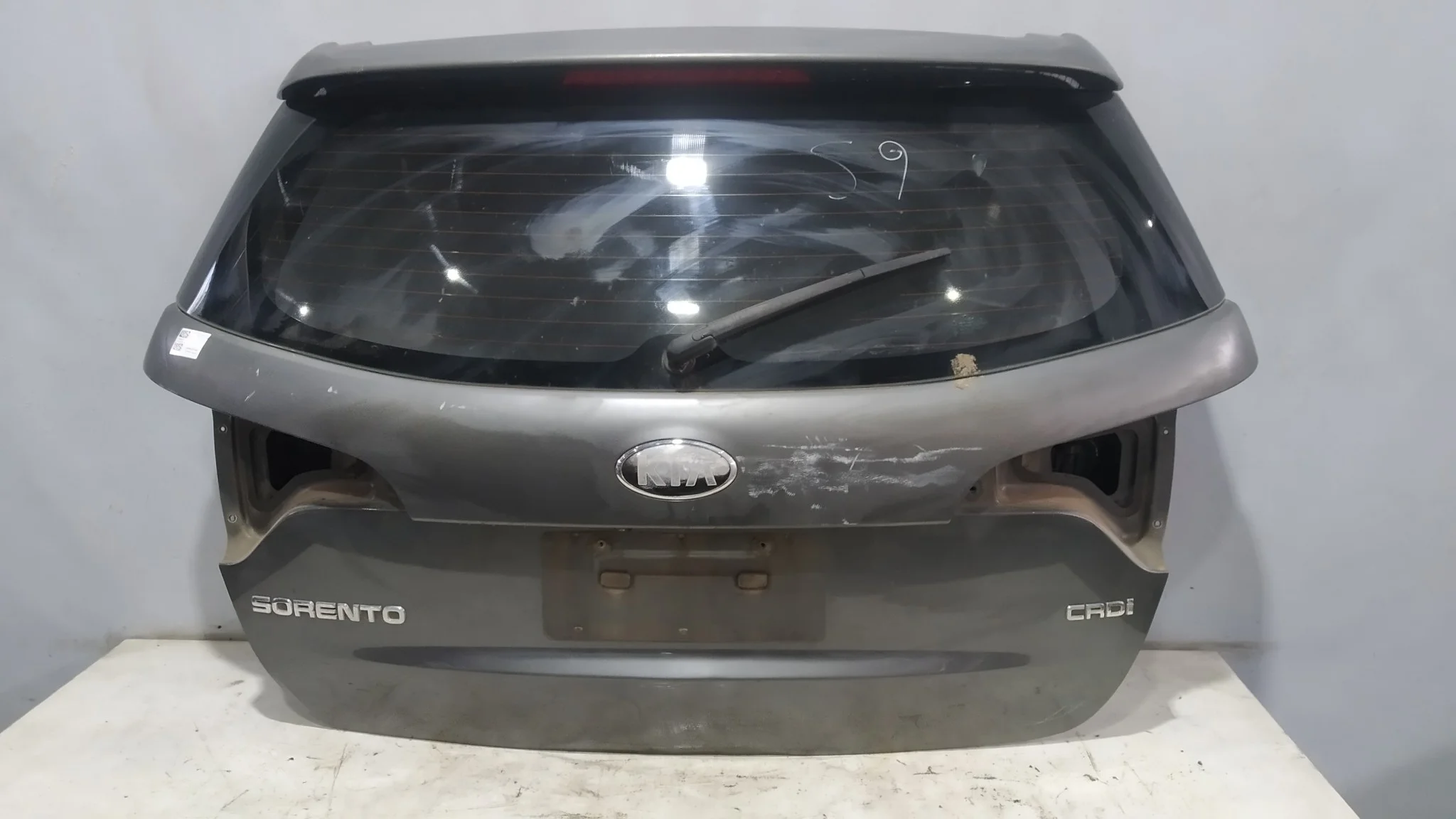 ДВЕРЬ ЗАДНЯЯ KIA SORENTO XM 737002P010 2 МОДЕЛЬ серый DY162