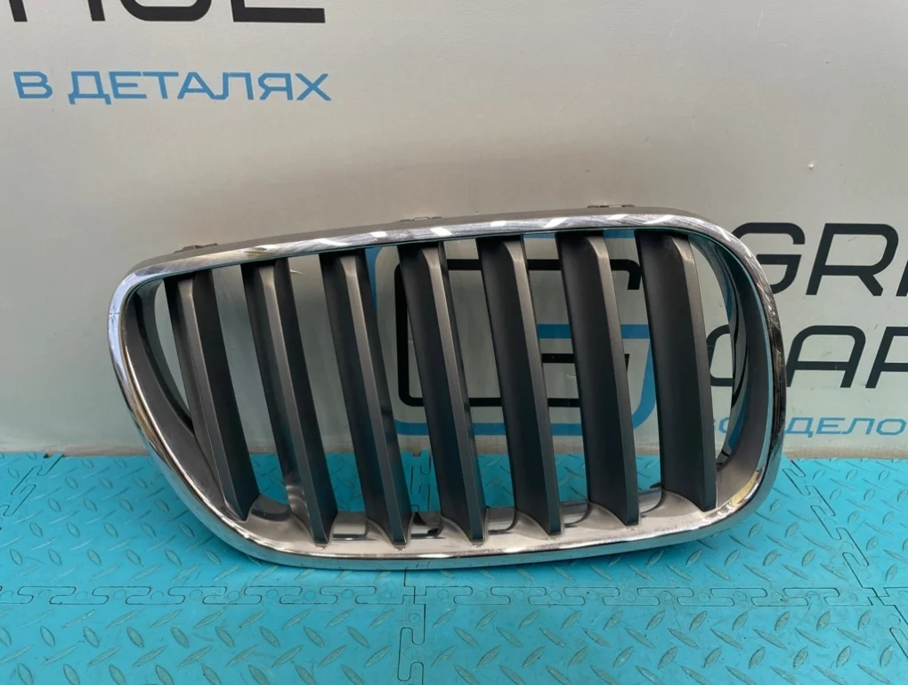 Решетка радиатора Bmw X3 2007 51113420088 E83 N52B25A 2.5, правая