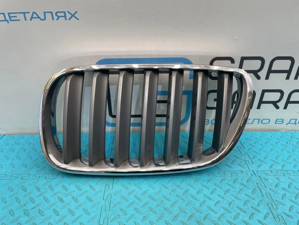 Решетка радиатора Bmw X3 2007 51113420087 E83 N52B25A 2.5, левая