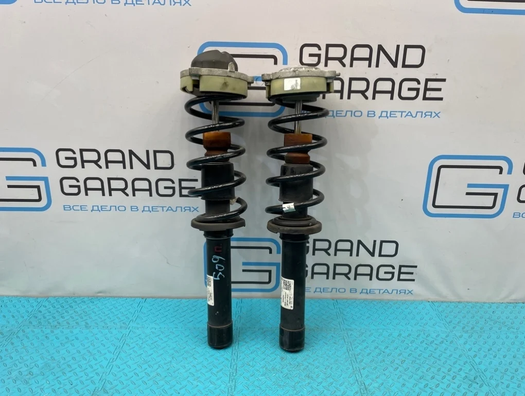 Стойки подвески Audi A4 2016 8W0413031AA B9 CVKB 2.0, передние