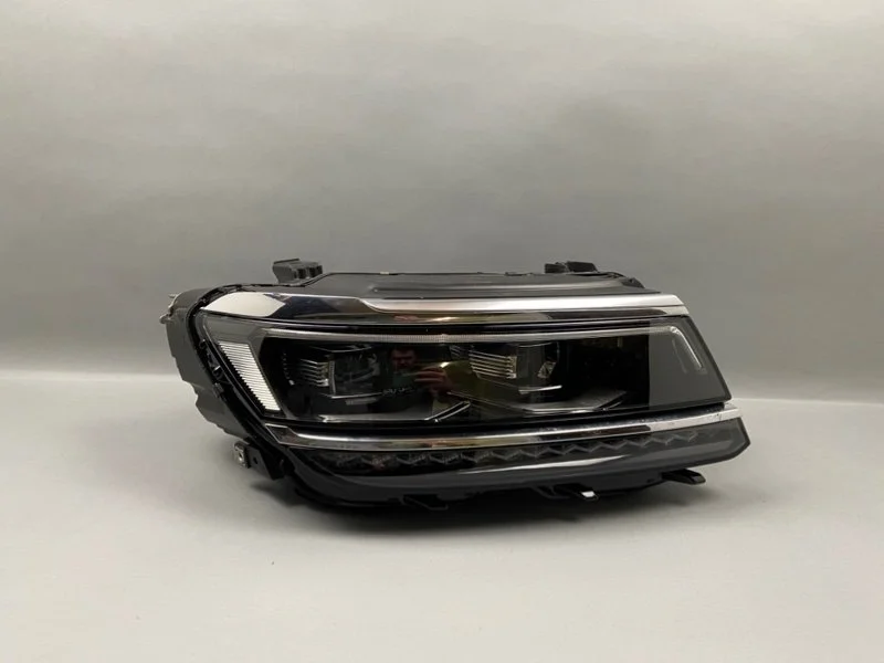 Фара Volkswagen Tiguan 2016-2020 5NB941114D 2, правая